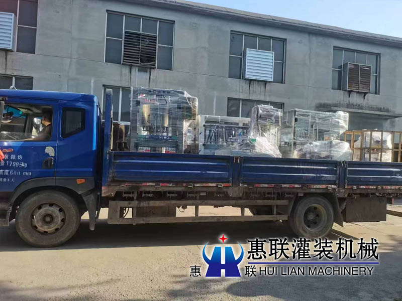 白酒灌裝過濾機發(fā)往懷德